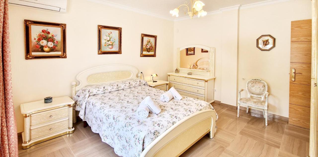 Golden Villa Costa Del Sol - Big Private Pool - Bbq - Good Location Fuengirola Extérieur photo